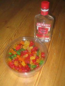 unicorns-are-so-reaal:  gummy bears+Vodka