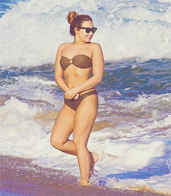 Porn photo :  Demi Lovato at the beach in Rio De Janeiro,