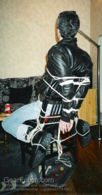 blackleatherbikerjacket:  get more rope 
