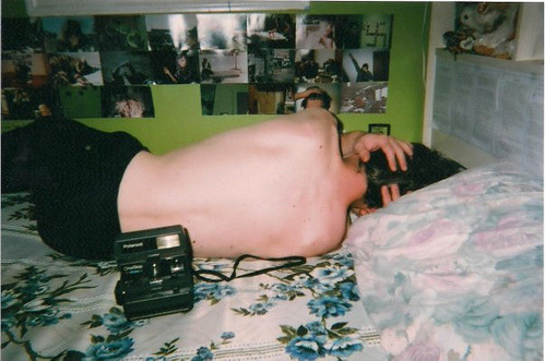 voce-e–seu-lindo-sorriso:  voce-e—seu-lindo-sorriso:  Passei a tarde toda em casa , deitada na cama e vendo fotos e mais fotos…  Como não lembrar daquele dia ? minhas amigas falam ’ Tira esse cara da cabeça, parte para outra ’ Mas como