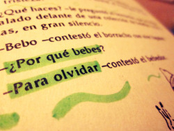 poncaremalo:  -¿Porqué bebes?+Para olvidar -¿Olvidar qué?+Para olvidar que tengo vergüerza-¿Vergüenza de qué?+¡Vergüenza de beber!