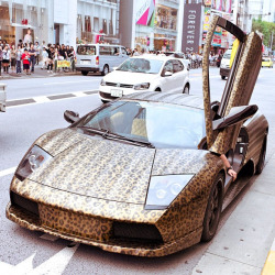 aguysmind:  Who the hell gave Snooki access to a Lambo?