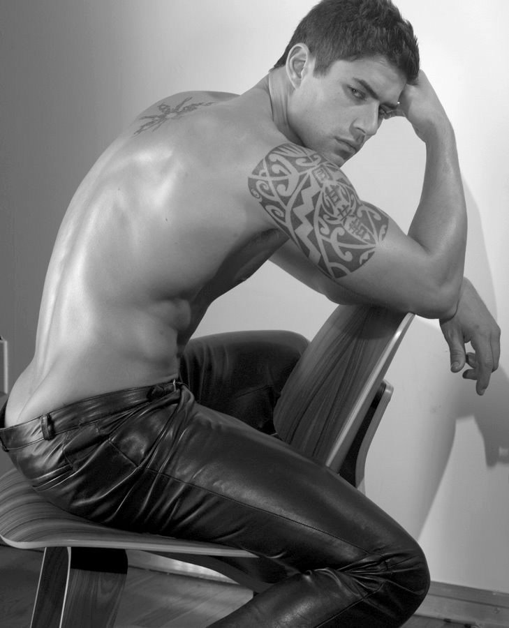 leatheraddict:   Leatherboy du jour/of the day : Joel Rush (mannequin/model) by