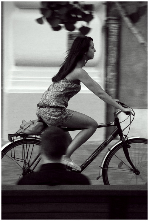 BI-CHIC-LE : Voir stumbled upon a sincerely cool blog ‘Cycle Chic’ and picked out our fa