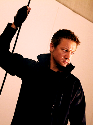 agradezco al universo que le cambiaron el traje a Hawkeye e_e
