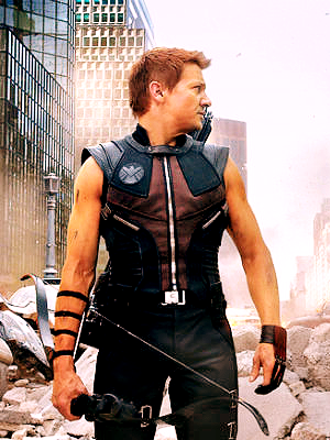 agradezco al universo que le cambiaron el traje a Hawkeye e_e