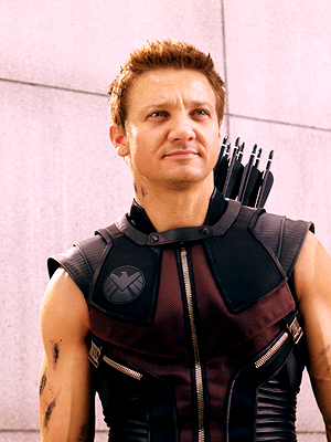 agradezco al universo que le cambiaron el traje a Hawkeye e_e