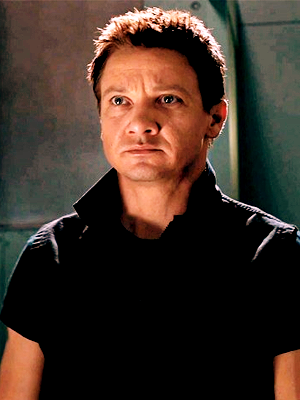 agradezco al universo que le cambiaron el traje a Hawkeye e_e
