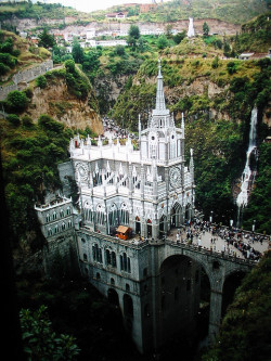 skeletales:  Santuario de Las Lajas, Colombia