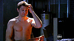 O Jeremy Renner tem um Mjolnir, Girlyxplorer??? :O