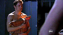 O Jeremy Renner tem um Mjolnir, Girlyxplorer??? :O