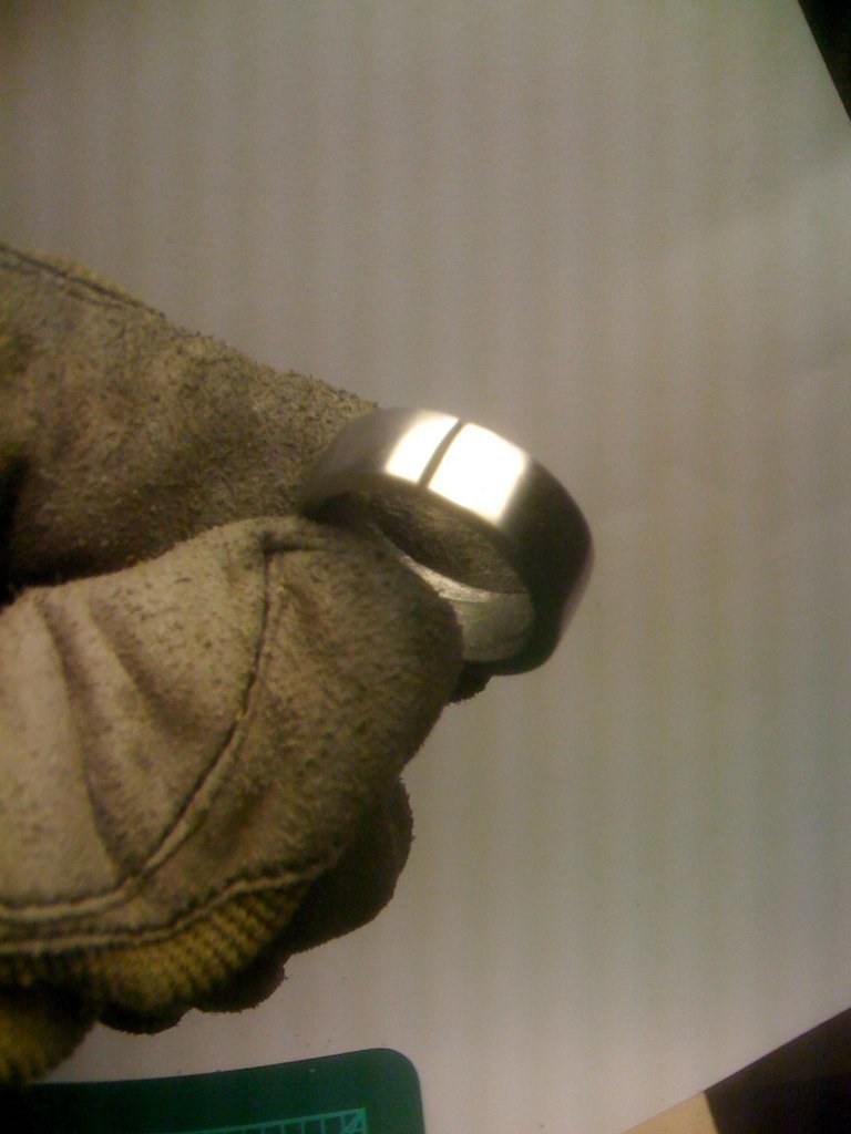 theeverydaygoth:  appleznbananaz:  samaralex:  This man forged his own wedding ring. 