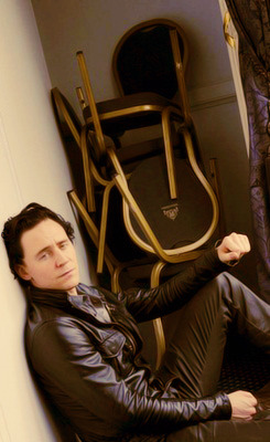 milodrums:  vicivefallen:  ironycompleted:  GOD  JESUS  omg it’s that ~ONE LEATHER