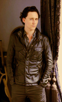 milodrums:  vicivefallen:  ironycompleted:  GOD  JESUS  omg it’s that ~ONE LEATHER