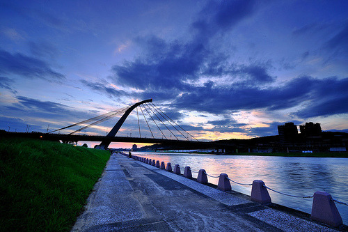 oblivi0n-:  大直橋夕陽 (by Silvia 希維亞)