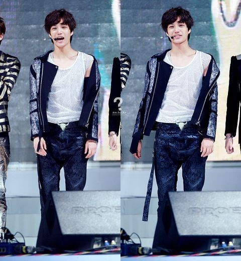 Look at that sexy beast. Honestly, i love the way that Kai's jackets slip off his shoulders.(i do that with my jackets too but it doesnt look good aha) Like (yes i wouldnt mind that a jacket off  of him either) but i like the messy style of it. its