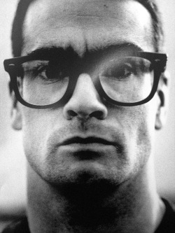 wallyedge:   fffightoffyourdemons:  Don’t do anything by half. If you love someone, love them with all your soul. When you go to work, work your ass off. When you hate someone, hate them until it hurts.  - Henry Rollins    Singing my life with his words