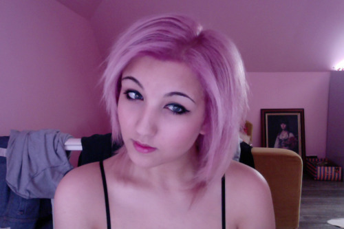the hairdresser made my hair pink by accident…they were supposed to do my roots and redo my lilac. i quite like it though!