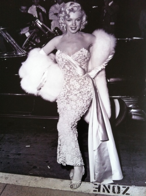 alwaysmarilynmonroe: A rare high quality photo of Marilyn arriving at the premiere of How To Marry 