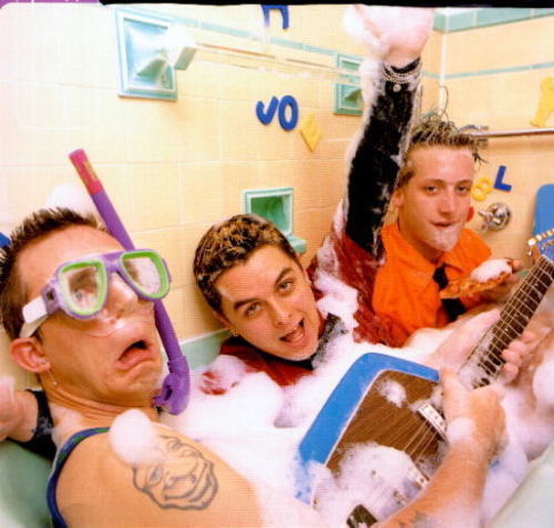 Green Day - Mike Dirnt, Tre Cool and Billie Joe Armstrong.In a bathtub.