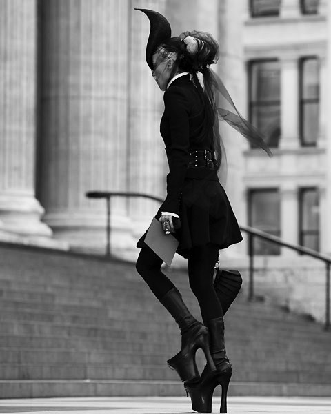 inspirationgallery:  Daphne Guinness in McQueen (on her way to Alexander McQueens memorial at St Paul’s Cathedral in London?) 