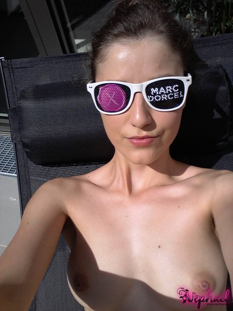 #NSFW topless sur le transat ! avec mes #nunettes @dorcel