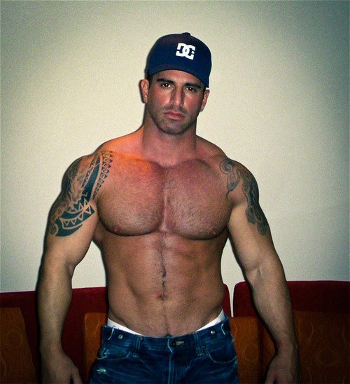 mostlymanlymen:  Reblogged from CRUELLADEVINE  delicioso !