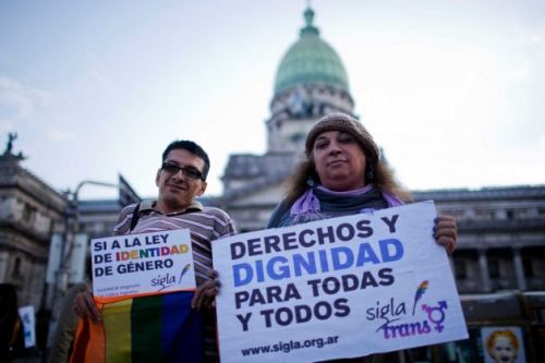 Desde anoche, Argentina tiene LEY DE IDENTIDAD DE GÉNERO! Esta ley permite cambiar el nombre y sexo 