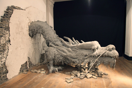 arpeggia:  Yang Yongliang Cement Dragon cement, fiberglass, ceramic, cotton, model flies 510 L x 220 W x 210 H cm 