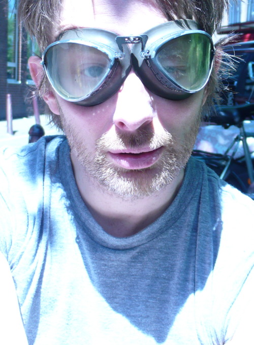 suyhnc: Thom Yorke Thom’s little known mad scientist phase.