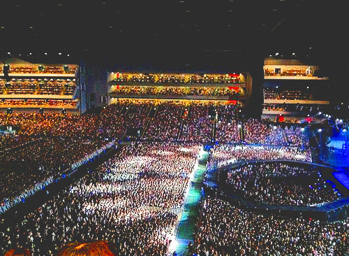 ladygagastuff:  gagaroyale:  Born This Way Ball in Tokyo, 05/10  holly shit this