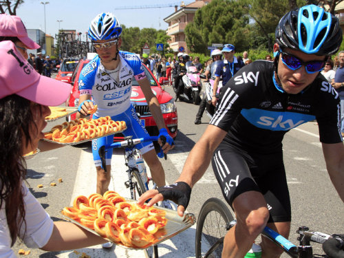 fuckyeahcycling:Giro d’Italia 2012 | Stage 5Free pastry goods for all those in lycra.(via Team Sky |
