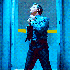 thetorontokid:scarygodmother:Apparently this is an actual thing Jeremy Renner does to warm up for a 