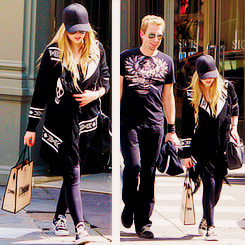popgifs-blog1:  Paris 10 May, Miss Lavigne caught up in the ‘fashion city’ with