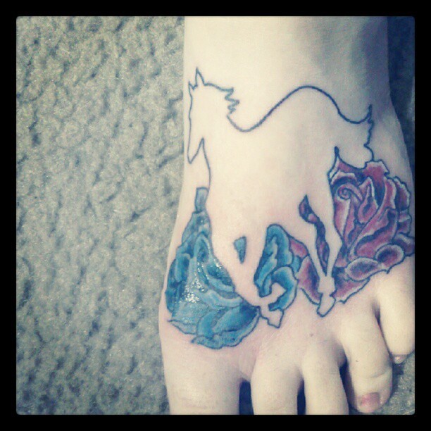 sunnymonster:  This is on my foot now :3 