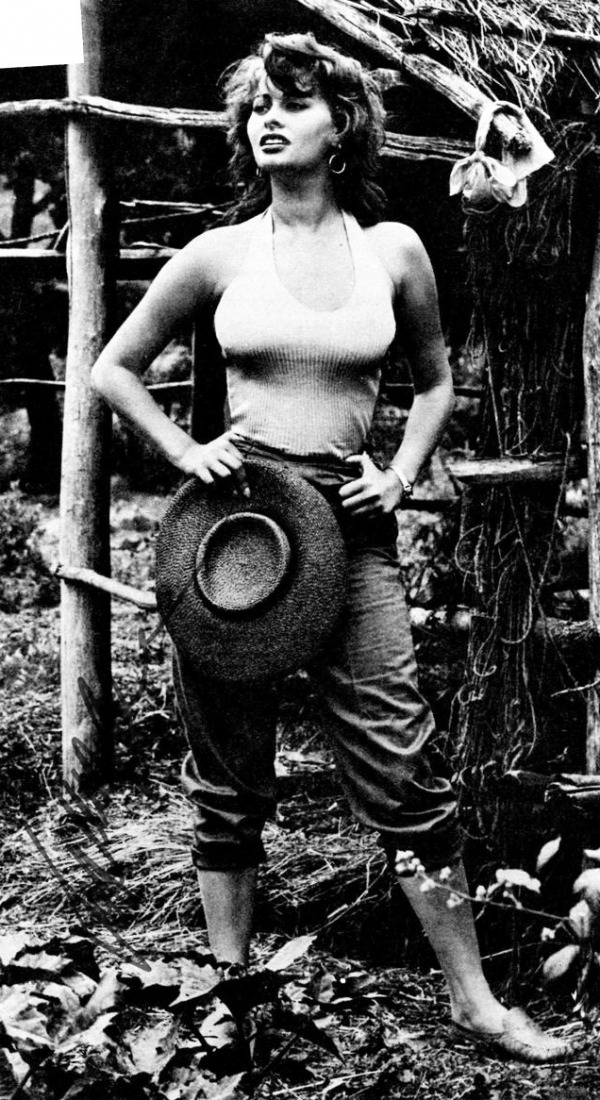 hoodoothatvoodoo:  Sophia Loren 