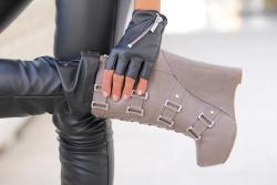 photooverload:  FOLLOW photooverload for more photos  i want the glove. Not the boots, but the gloves.