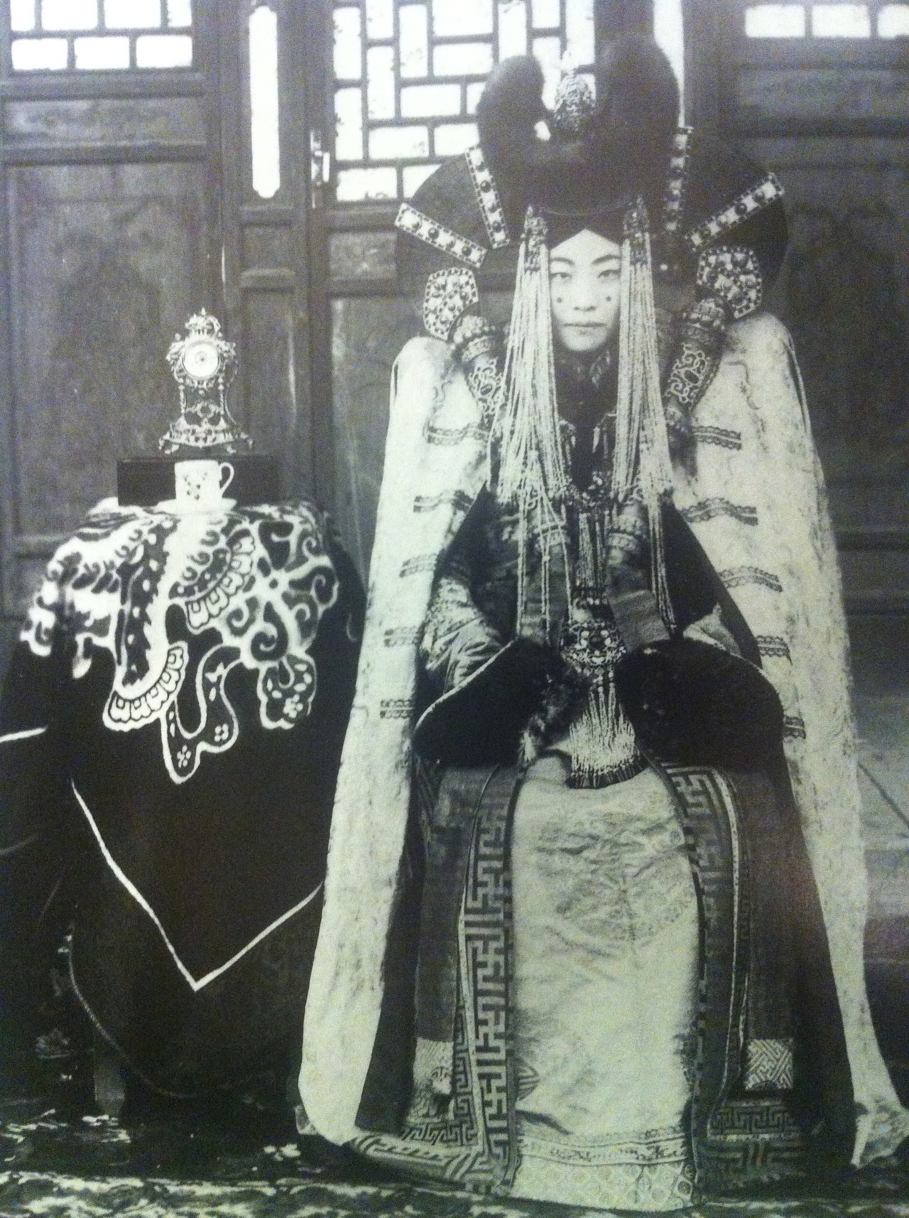 vintagegal:  bloodyapril1917: A noblewoman from the Khalka people of Mongolia.  Photo