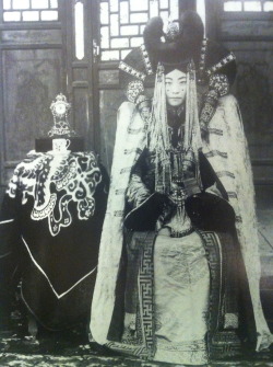 vintagegal:  bloodyapril1917: A noblewoman from the Khalka people of Mongolia.  Photo taken circa 1908.