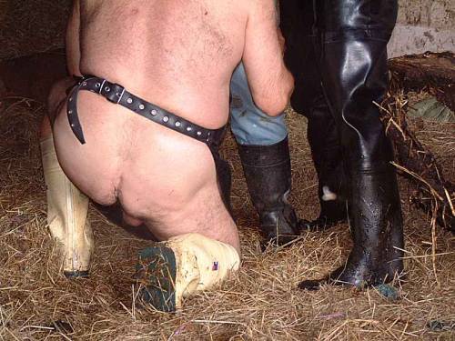 frenchsslave: skinheadbdsm: skinalpha: #pig#manureparty (via TumbleOn) OuiiiiiQuand la prochaine j a