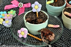 gastrogirl:  flower pot cakes for mother’s