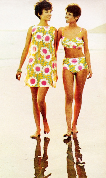 theswingingsixties:  1968 beach fashions for Seventeen magazine. 