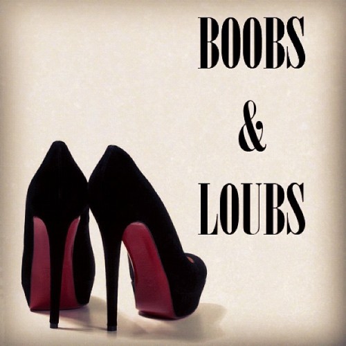 extrarouge:  Boobs & Loubs… #women #boobs #louboutins #christianlouboutin #shoes     "Books", nie “boobs”. Jedna literka i kompletnie sensu nie ma. 