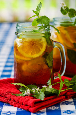 wehavethemunchies:  Southern Iced Tea with Mint (by Lynnylu)