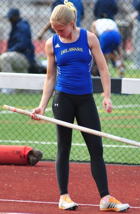 Kelli McDonald - University of Delaware - 11-May-2009Pole Vault - Swarthmore Last Chance Track MeetS