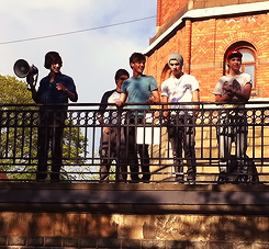 guydirectioners:  More group shots of the boys from the balcony. [x] 