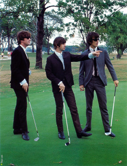 theswingingsixties:  Beatles on the golf