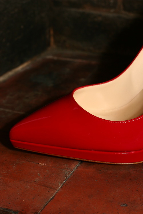 walk-in-louboutin:  Pigalle Plato 