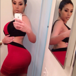 czar4curves:  Gotta luv red 