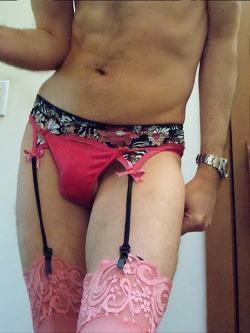 Ooo… pink lace stocking tops!